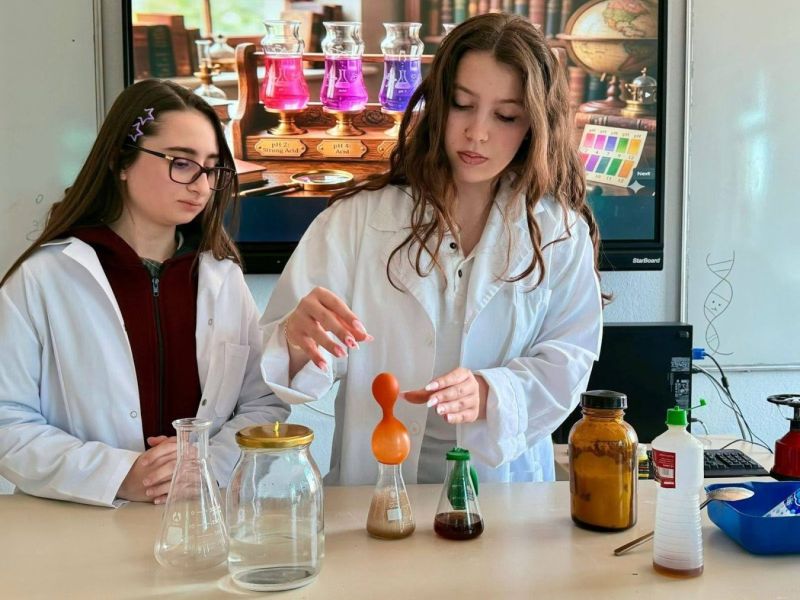 Laboratorët